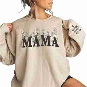 Mothers day gift Mama with names on sleeve